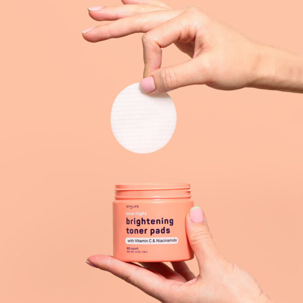 Tampons de toner éclaircissants Love + light — 60 unités